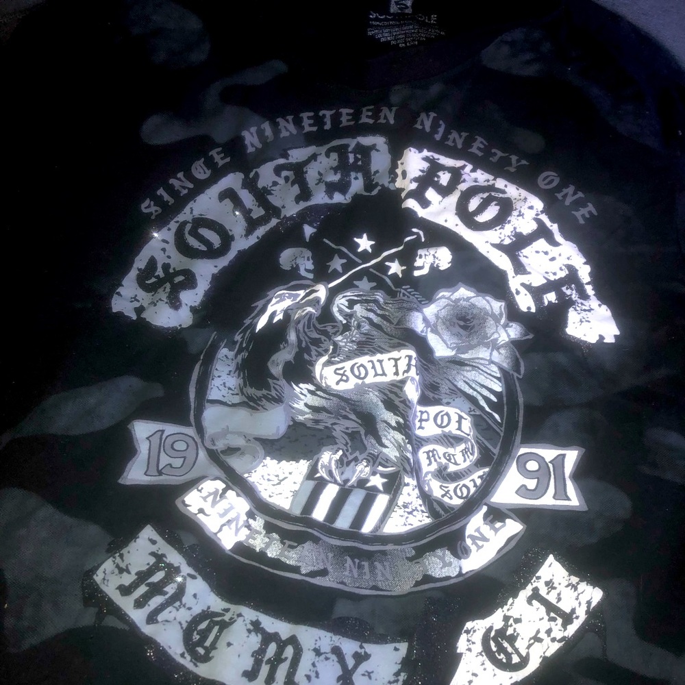 2 Mens shirt. Size:Medium